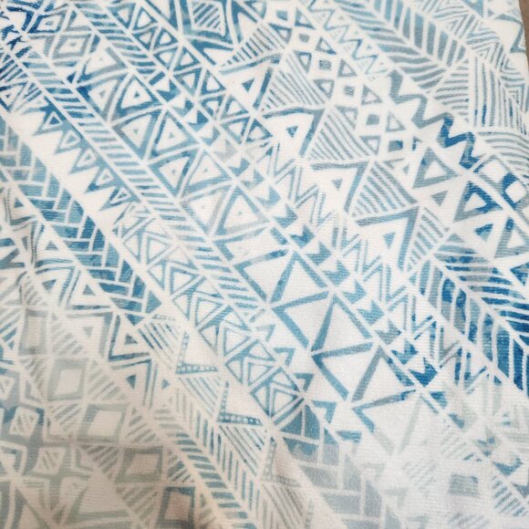 DSW Brand New Beach blanket - color blue - Picture 3 of 4